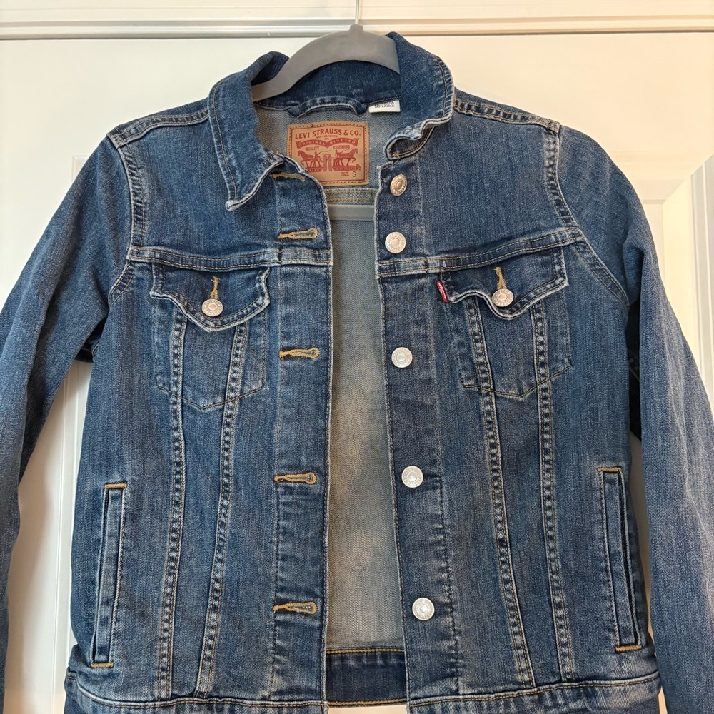 Levi’s Women’s Medium Wash Blue Denim Original Trucker Jacket - Picture 3 of 10